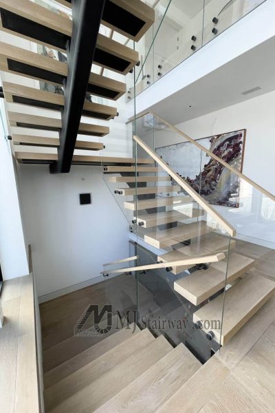 U-Shaped Stairs - 16